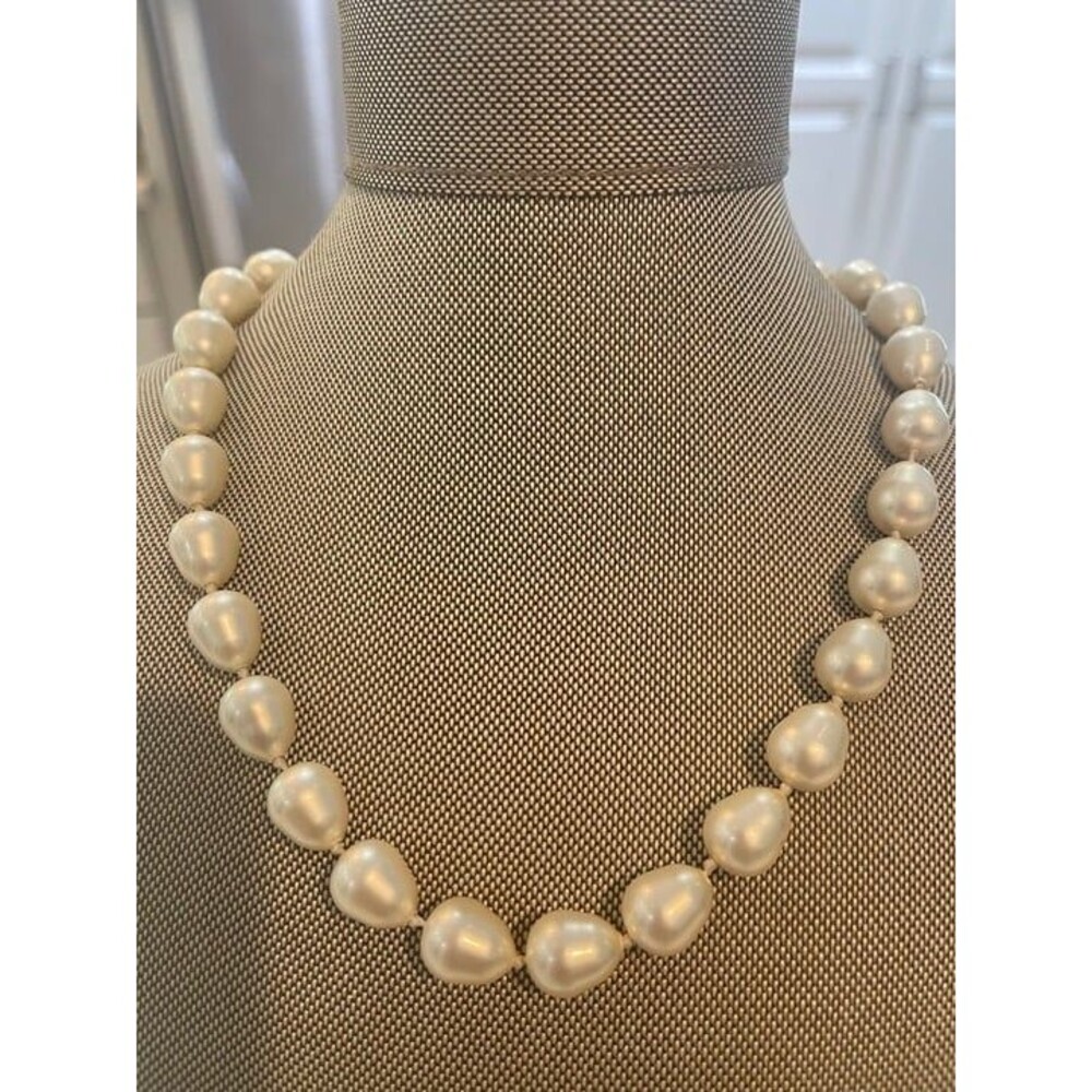 Teardrop Pearl Necklace